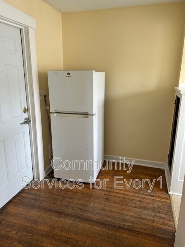 Building Photo - 247 Roesch Ave