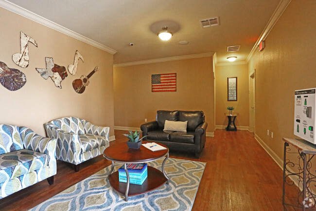 Leasing Office Lobby - Pointe at Ben White