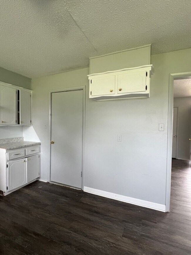 Foto del edificio - 3313 SW Salinas- AVAILABLE NOW!