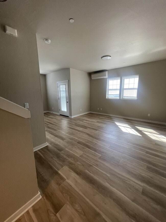 Building Photo - 441 Talent Ave