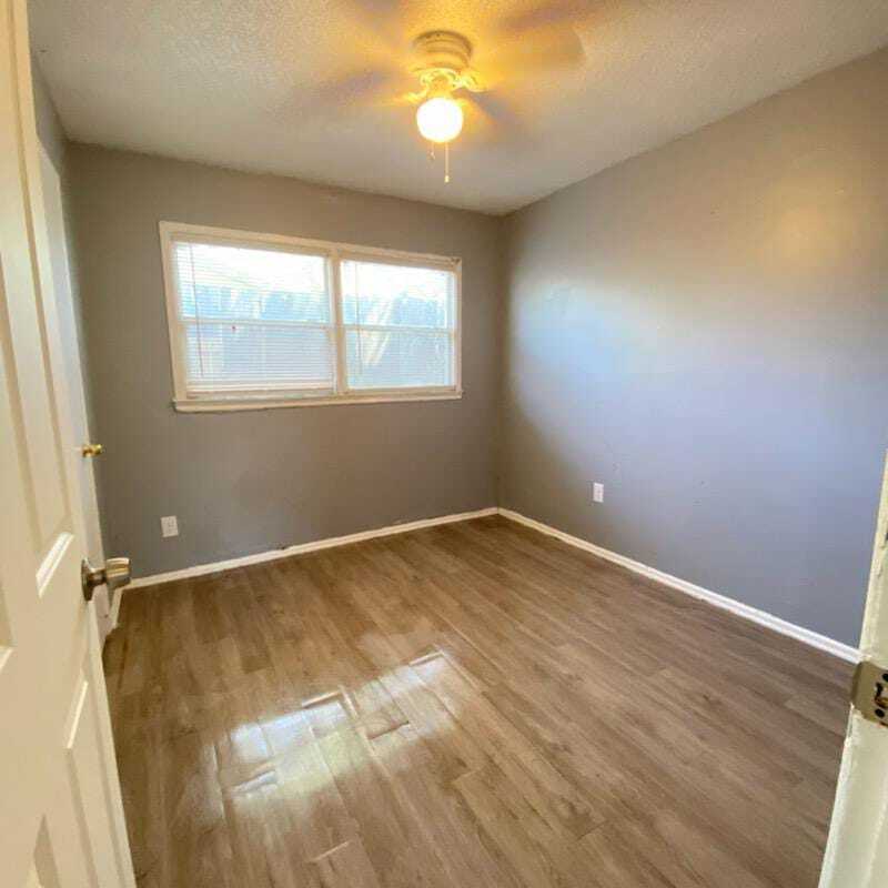 Building Photo - 2714 E 3rd St