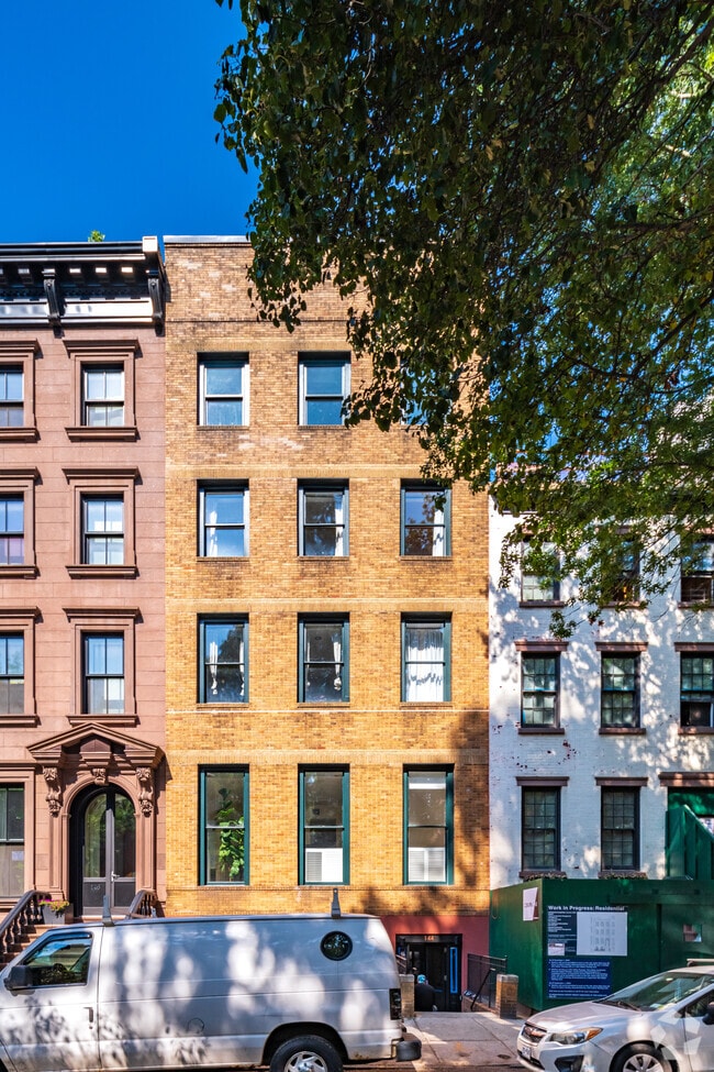 Building Photo - 144 Willow St