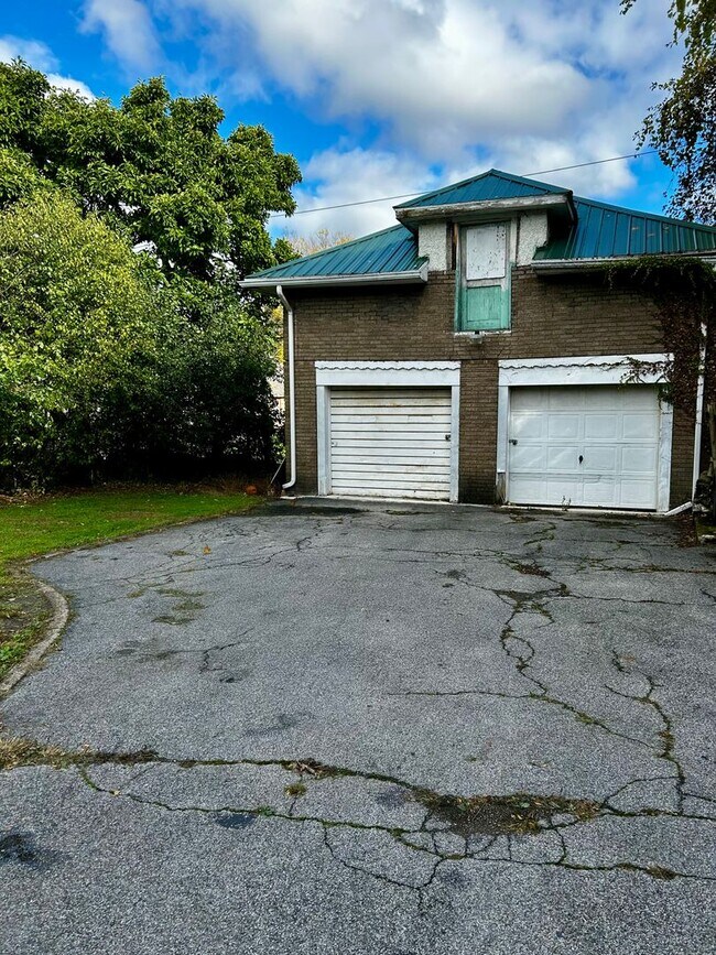 168 Curlew St Unit 1, Rochester, NY 14613 Room for Rent in Rochester