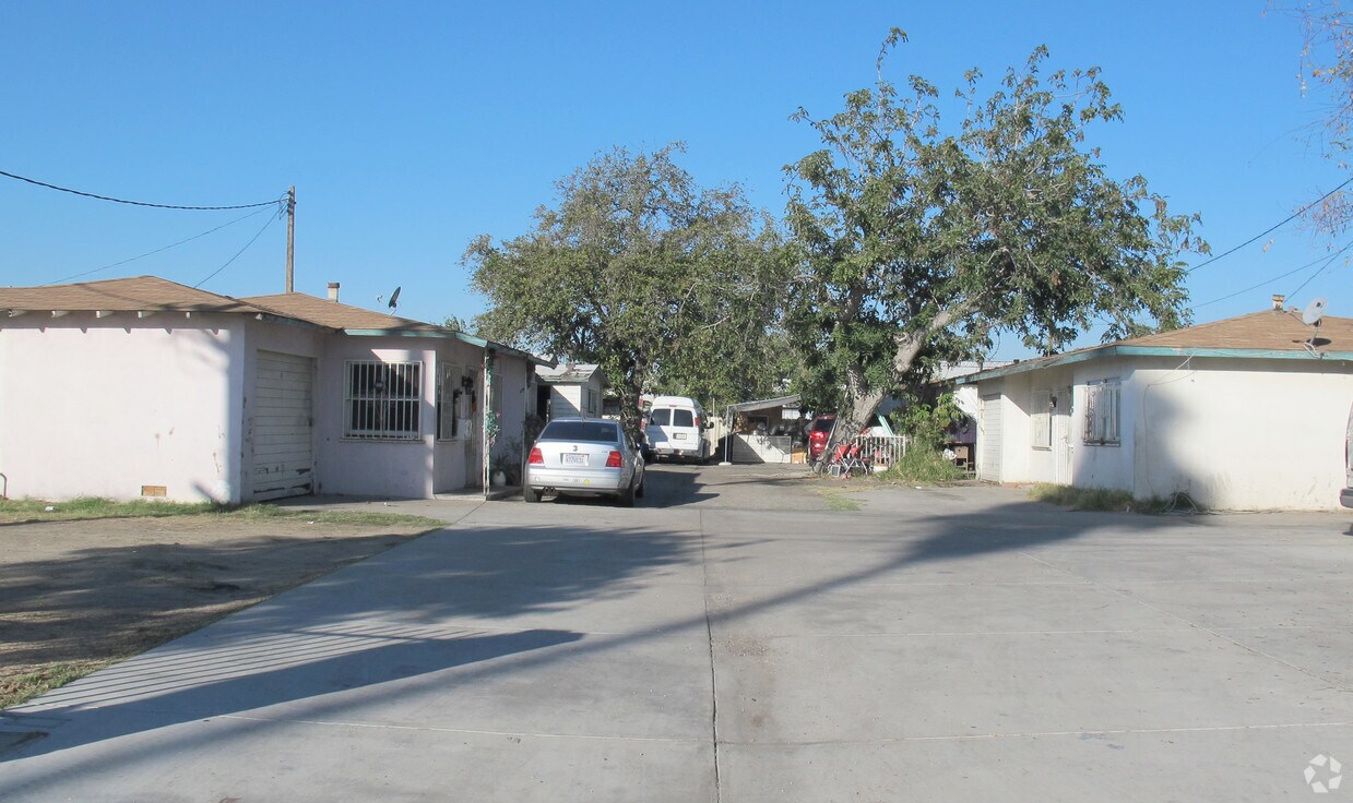 Foto del edificio - 2151-2157 Tyler Ave