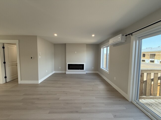 Building Photo - 50 Mia St