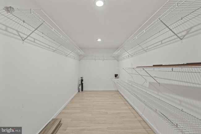 Foto del edificio - 139 Adrienne Ave