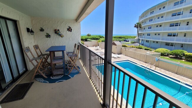 Foto del edificio - Fully Furnished Condo in the heart of Cocoa Beach-Available 10.1.24 to 4.30.25
