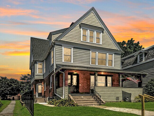 Building Photo - 361 E Chestnut St