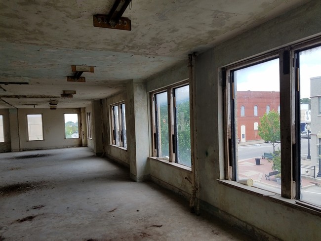 Building Photo - Central Plaza