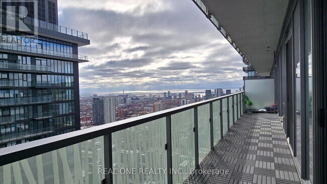 Photo du bâtiment - 50 Charles St E