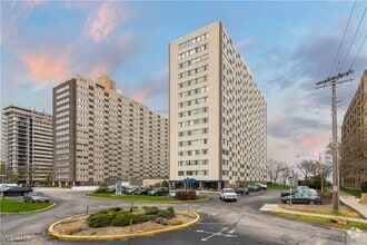 Building Photo - 12520 Edgewater Dr