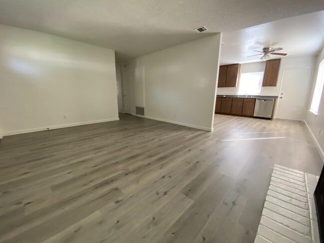 Building Photo - 2929 S Cedar Ridge Pl