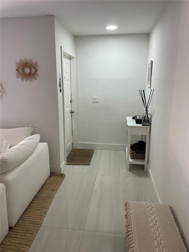 Foto del edificio - 705 SW 2nd Ct
