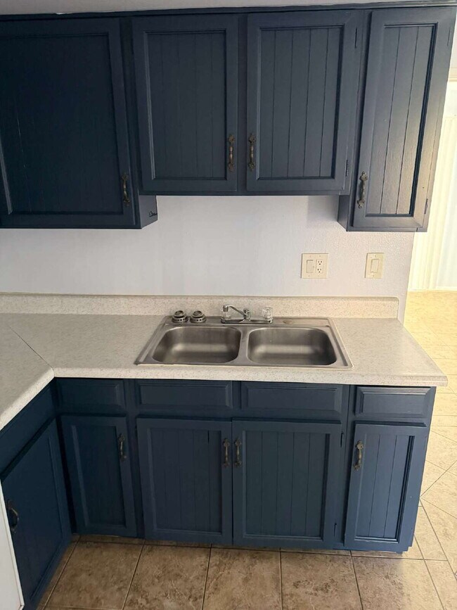 Foto del edificio - Charming 1-Bed/1-Bath Near SR-51 with Private Outdoor Space