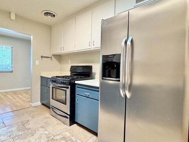 Foto del edificio - 731 W 12th Pl