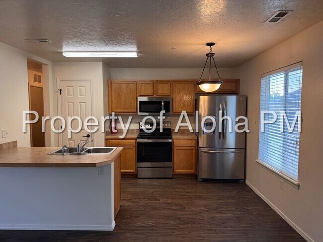 Foto del edificio - 1057 W Pine Ave