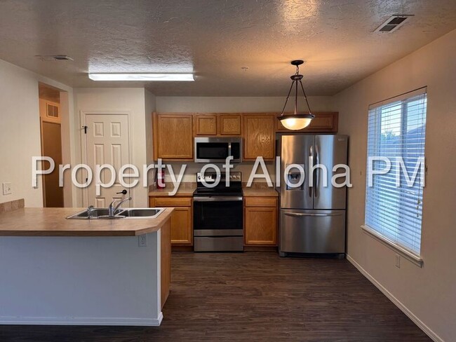 Foto del edificio - 1057 W Pine Ave