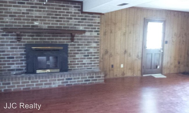 Building Photo - 3 br, 1.5 bath House - 1106 Briarcliffe Drive