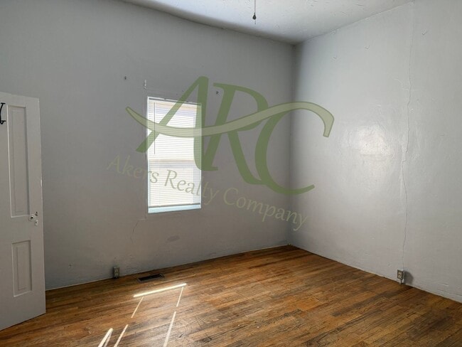 Foto del edificio - 523 E Adams Ave