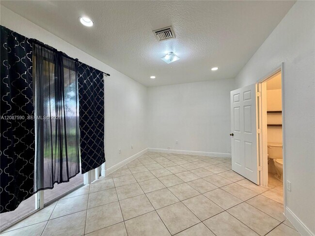 Foto del edificio - 1548 SE 20th Terrace