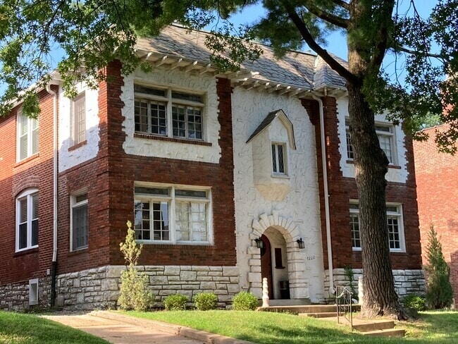 Building Photo - 7222 Forsyth Blvd