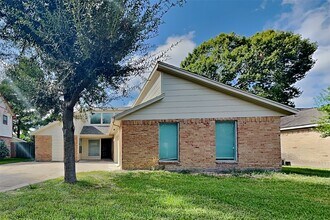 Building Photo - 12015 Osage Park Dr