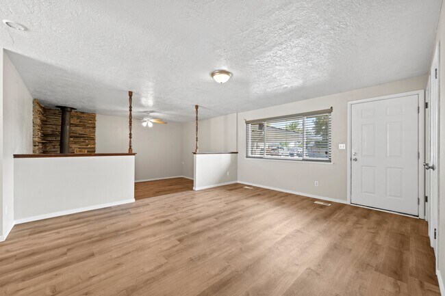 Foto del edificio - 309 W Maple Ave
