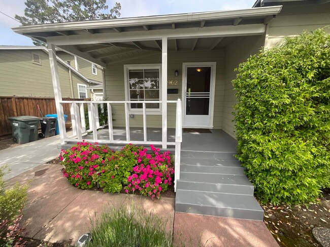Building Photo - Charming San Carlos Home in Prime Location!