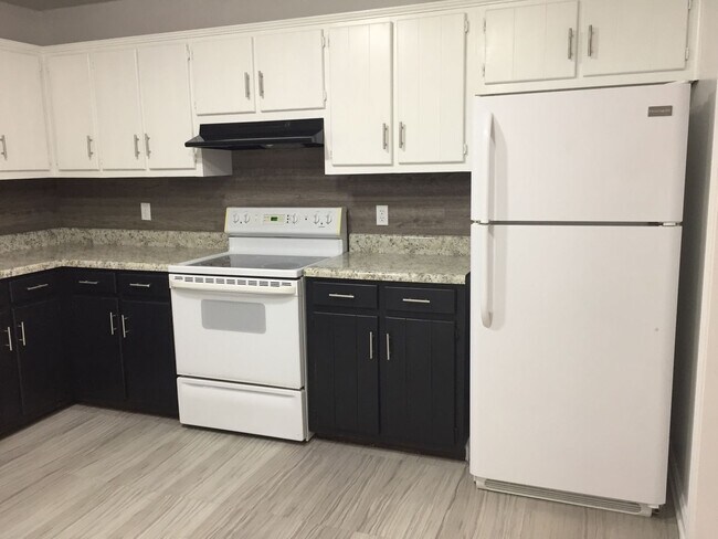 Building Photo - 95 Walenda Dr NW