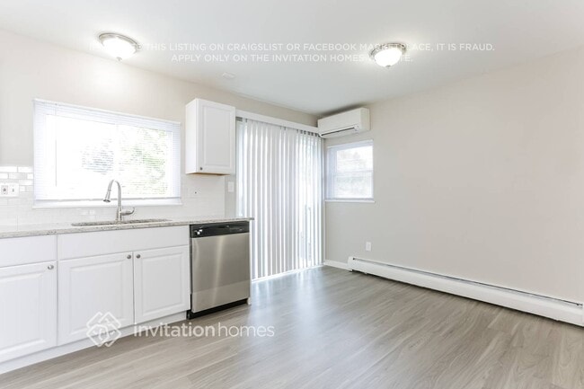 Foto del edificio - 11193 Forest Ave