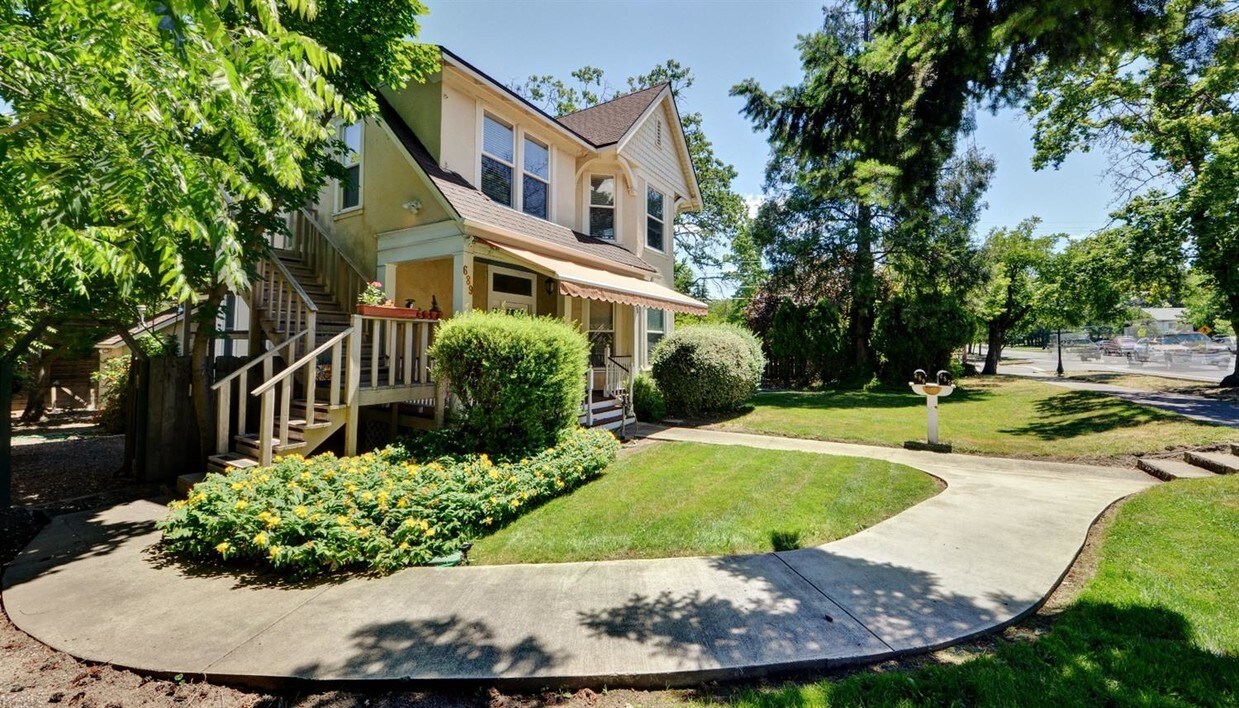 689 Siskiyou Blvd, Ashland, OR 97520 Townhouse for Rent in Ashland
