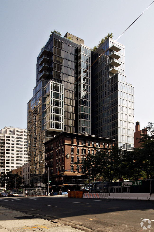 Primary Photo - 1646-1648 Second Ave