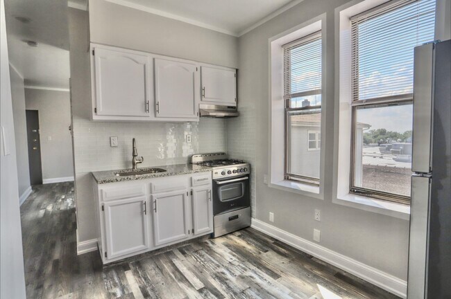 Foto del edificio - 4901 Murphy Pl