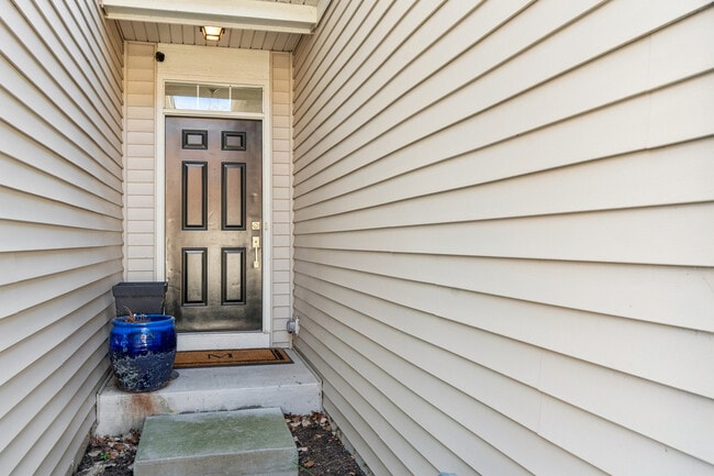 Building Photo - 34W685 Roosevelt Ave