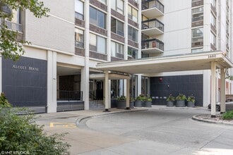 Building Photo - 1460 N Sandburg Terrace