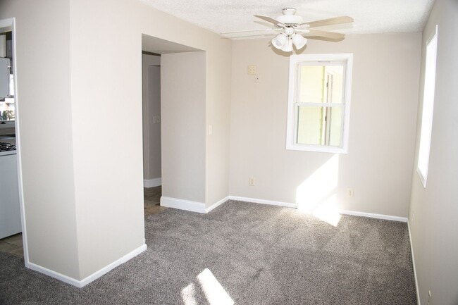 Building Photo - Cozy 1 Bedroom with 2 stall garage