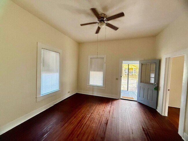 Foto del edificio - 470 S 3rd St