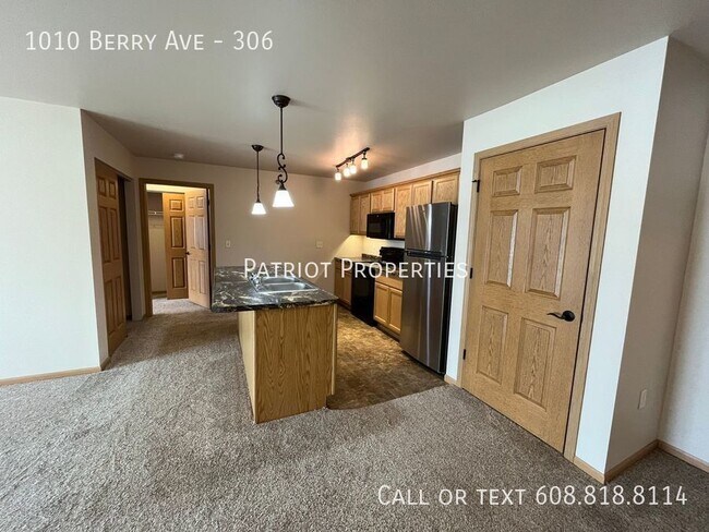 Foto del edificio - 1010 Berry Ave