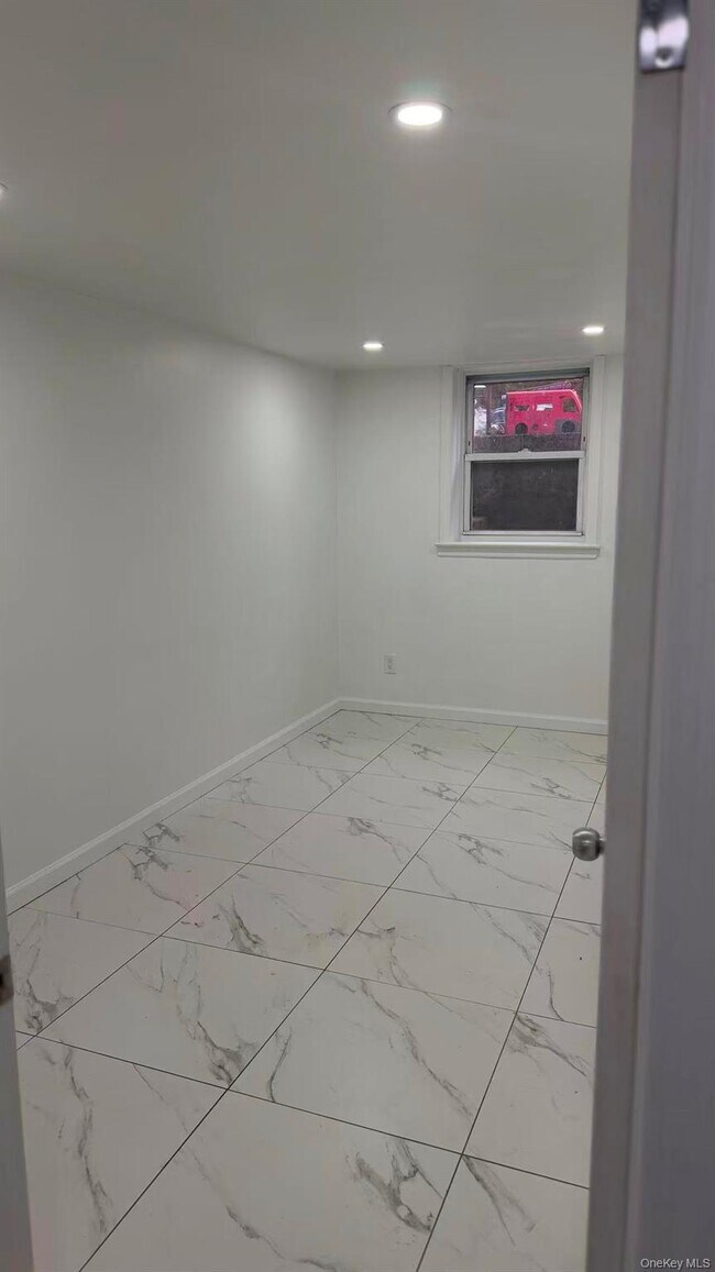 Foto del edificio - 70-51 45th Ave