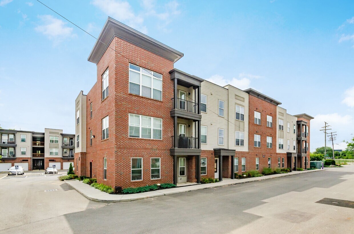 Primary Photo - 860 Ingleside Ave
