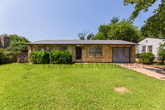 Building Photo - 6505 N Randall Dr
