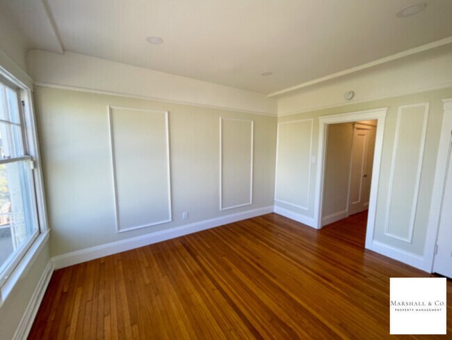 Building Photo - UPDATED + SPACIOUS 2 BR/ 1 BA IN INNER RIC...