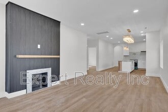 Building Photo - 1720 34th Pl N