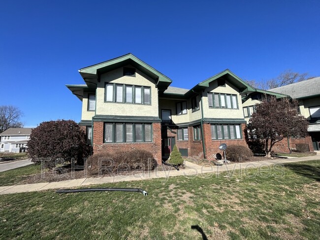 Building Photo - 3504 E Fall Creek Pkwy N Dr