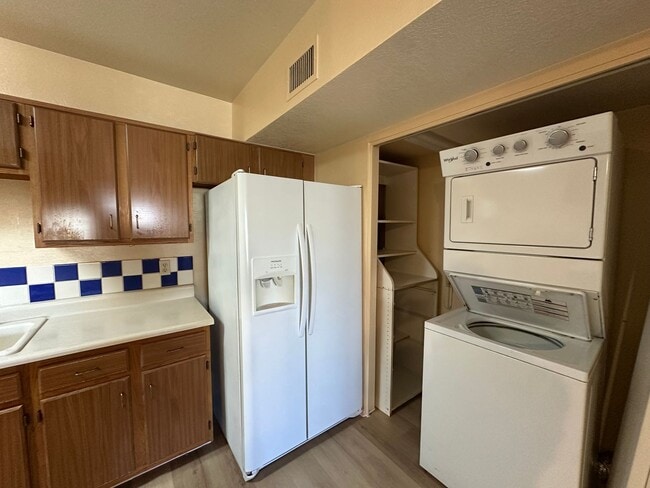 Building Photo - Cozy 2 Bedroom/2 Bathroom Condo on Tucson's Eastside!