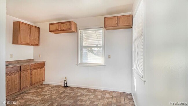 Building Photo - 2 br, 1 bath House - 19435 Santa Barbara Dr