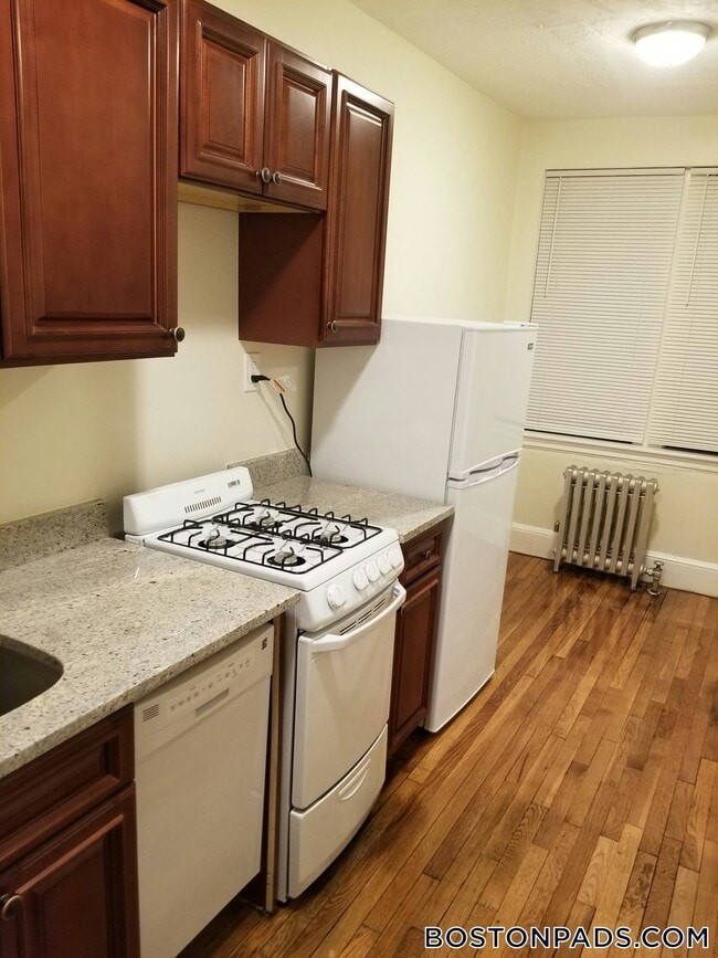 Building Photo - 63 Fellsway W