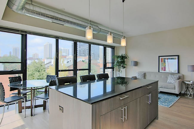 Building Photo - 221 W Scott St