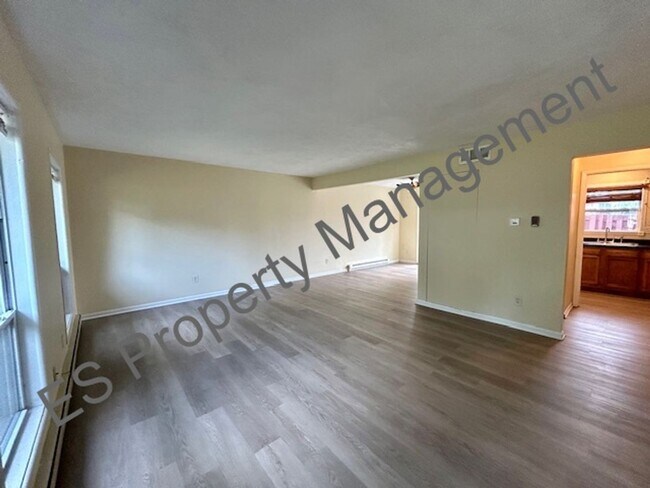 Building Photo - Great 3 Bedroom 1.5 Bathroom Town home in ...