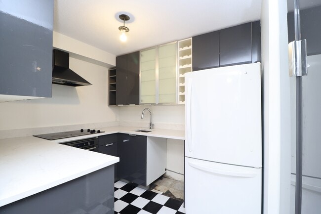 Building Photo - 475 Laurier Ave W
